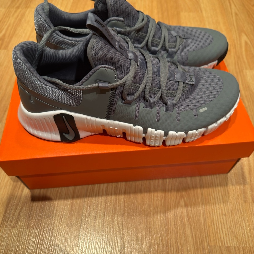 Free Metcon 5 Smoke
Grey DV3949-003